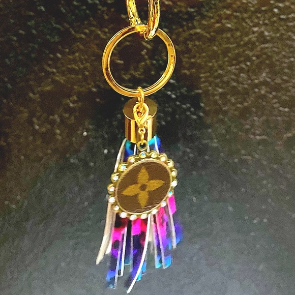 Leopard Multi Color Wrist Bangle Keychain with Tassel Accent - Picture 2 of 9